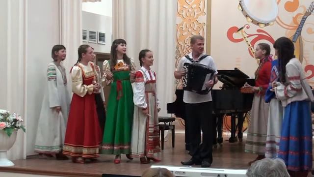 Ансамбль 'Жаворонушки'. Выступление на выпускном 2016 смотреть онлайн