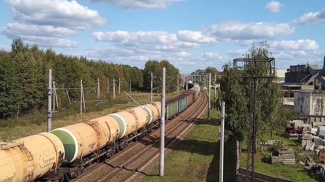 Электровоз ВЛ80С-614 с грузовым поездом отправляется с станции Молодечно. 07.09.2021г. смотреть онлайн