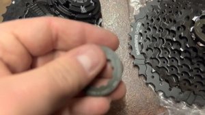 Сравнение оригинальной и поддельной кассет SHIMANO для велосипеда с китайской кассетой