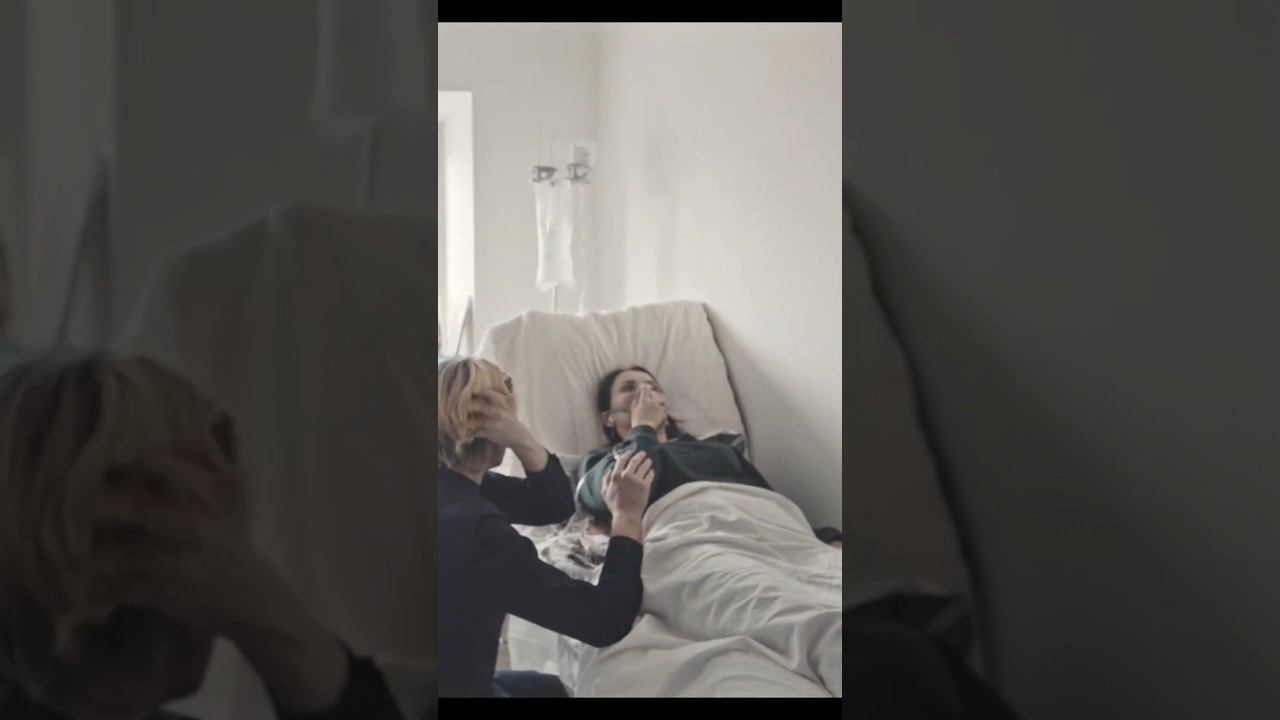ДЕВУШКА ОЧНУЛАСЬ В БОЛЬНИЦЕ ПОСЛЕ НЕЙРОСНА
