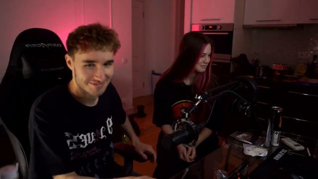 поставила засос корешу | TWITCH FACTUM | НАРЕЗКИ ТВИЧА | ТВИЧ МОМЕНТЫ | FREAK SQUAD