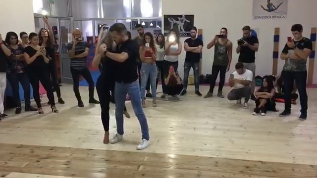Sara Lopez & Nuno Pesqueira | Kizomba Demo in Italy смотреть онлайн