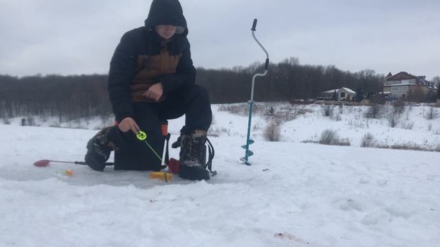 Рыбалка в глухозимье! Много ПЛОТВЫ на мормышку. Пробуем ПОЙМАТЬ ХИТРУЮ ЩУКУ. Зимняя рыбалка 2023 смотреть онлайн