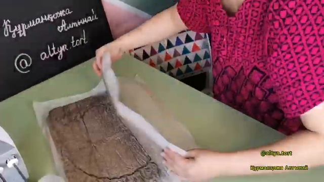 Шоколадный карамельный рулет!Қазақша рецепт.Самый простой рецепт.Нежный бисквит. смотреть онлайн