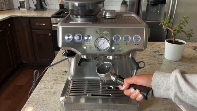 How To Clean And Descale A Breville Barista Express Machine смотреть онлайн
