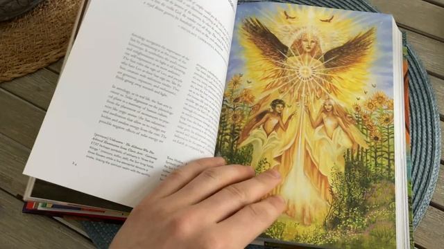 Astrology (The Library of Esoterica) / / Taschen Reviews смотреть онлайн