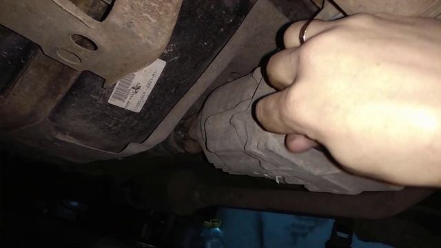 Замена масла в редукторе заднего привода CR-V 2 RD8 2002-2006 смотреть онлайн