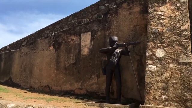 Голландский форт в Галле. Местный трафик. Шри-ланка. Август 2017. смотреть онлайн