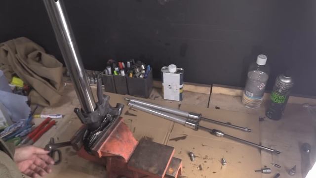 Stuck Suspension Forks and how to remove it смотреть онлайн