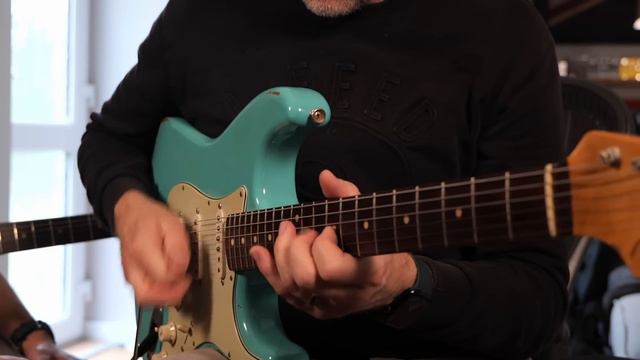 Fender 1963 Strat and a Masterbuilt Stratocaster смотреть онлайн