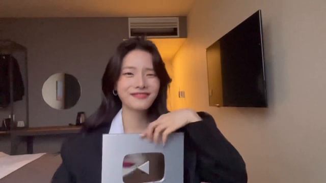 За 2 года открываю серебряную кнопку!!! (+моя жизнь в Корее) извините за качество 화질 심각하게 안 좋아요ㅠㅠ