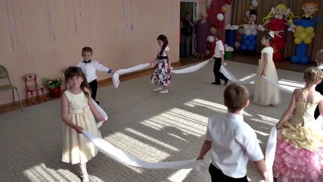 Выпускной утренник май 2016г. Детский сад №116 г. Краснодар Танец"Подарки" смотреть онлайн