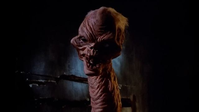 Ash Arrives Just In Time To Fight Henrietta | Evil Dead 2 смотреть онлайн