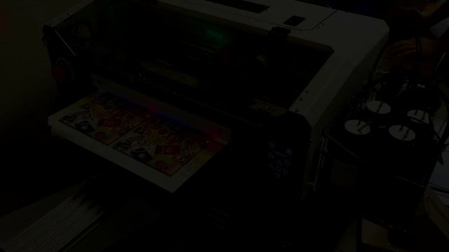 Печать на УФ принтере на обложках (кожа, кожзам) смотреть онлайн