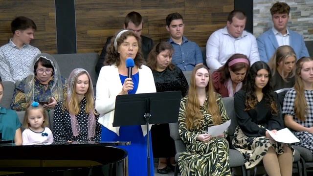 Стих: "Иногда на молитву приходит ответ" - Любовь Марченко смотреть онлайн