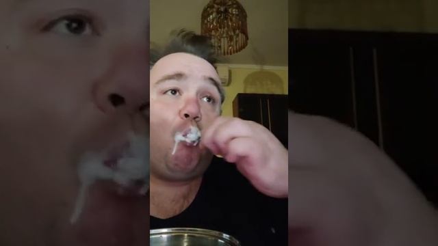 Влад Савельев чистит зубы шампунем смотреть онлайн