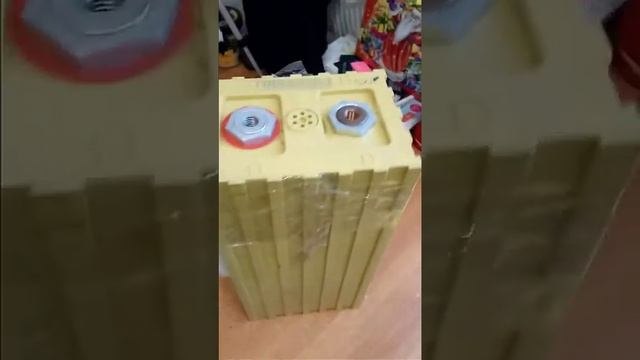 Приехал новый аккумулятор Winston LiFePo4 240 Ач. Распаковка и замер параметров смотреть онлайн