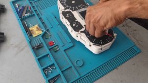 как снять стрелки на приборной панели. на примере ford focus 2.