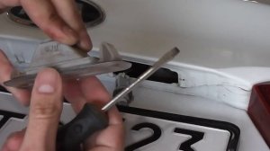 Как поменять лампочку подсветки номера на kia rio