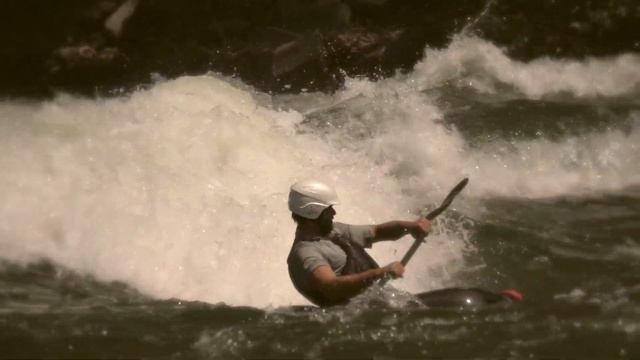 Carbon Fiber Pyranha Jed at Granny's Wave, Wenatchee River, WA смотреть онлайн