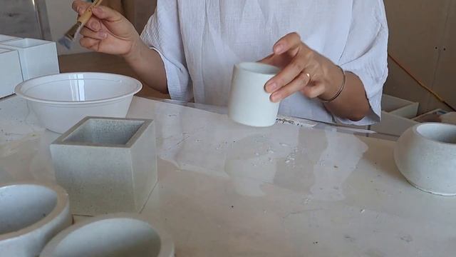 Бетонные горшки своими руками | Достаю бетонные изделия из форм #бетон #ручнаяработа #handmade смотреть онлайн