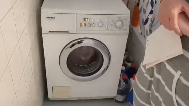 MIELE Tvättmaskin / My 25 years old Miele washing machine (English Subtitle) смотреть онлайн