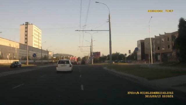 Неадекват на мерседесе летает по Пионерской смотреть онлайн