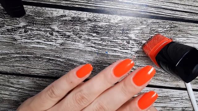 Дизайн лентами/неоновый лак/ #обычныйлак #маникюробычнымлаком