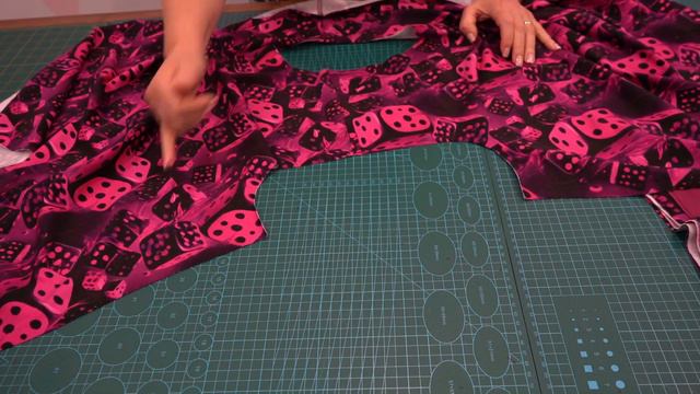 Яркая и модная толстовка-худи без вытачек и с капюшоном. Полный пошаговый пошив толстовки