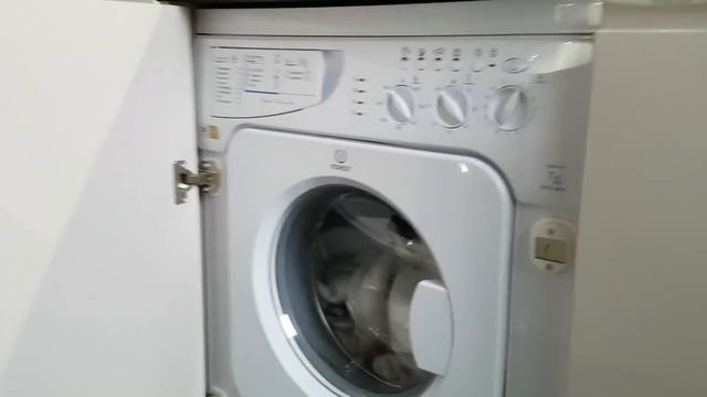 Indesit IWME 147 integrated washing machine review смотреть онлайн