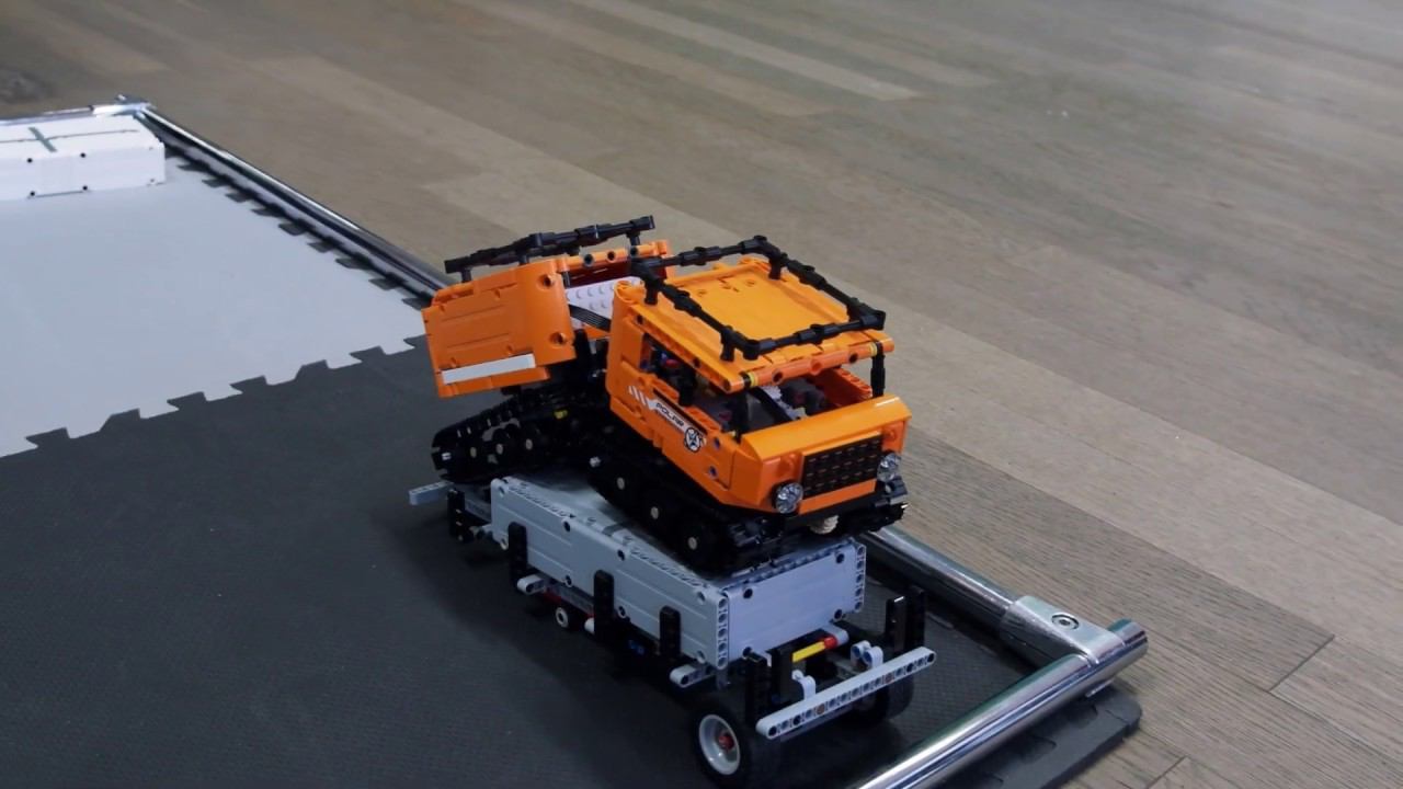 Small Tracked All Terrain Vehicle (Lego MOC)