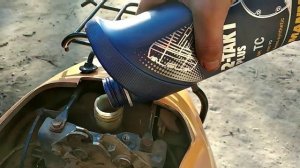 Замена, доливка масла в скутере если не знаете какое было залито до вас honda Yamaha Suzuki