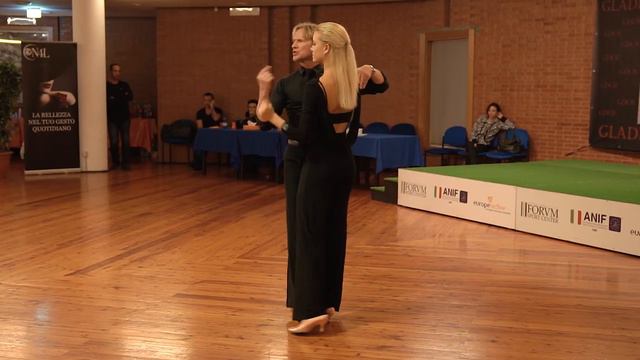 Wiktor Kiszka _ Quality of Movement by Coordination Actions in Foxtrot смотреть онлайн