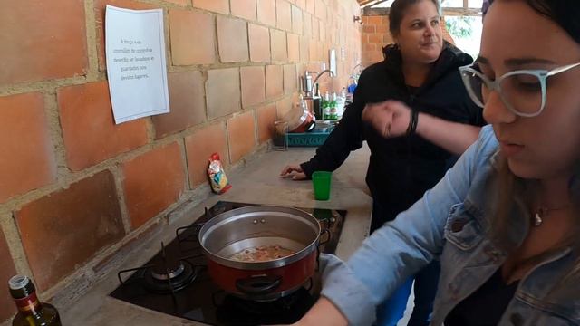 COMIDA DE CAMPING SIMPLES E RÁPIDA | Espaguete à carbonara + Rolê pelo Vale das Videiras, Petrópoli смотреть онлайн