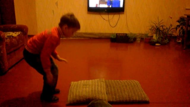 Вот как мы учимся прыгать в длину) смотреть онлайн