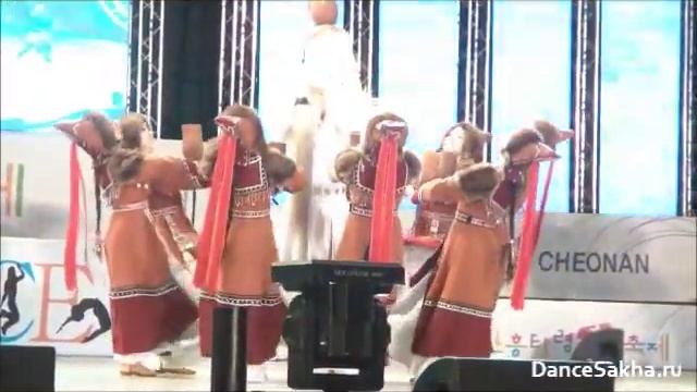 Yakutia National Dance Theater in the 2012 Cheonan World Folk Dance Contest Final, Korea смотреть онлайн