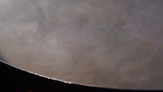 魚塘里撈一條鯉魚，二哥加點老豆腐燉，鮮嫩爽滑，表妹吃得笑嘻嘻！ 【鐵鍋視頻】 смотреть онлайн