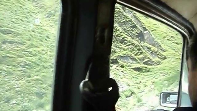 Начало автоподъема к церкви святой Троицы в Гергети смотреть онлайн