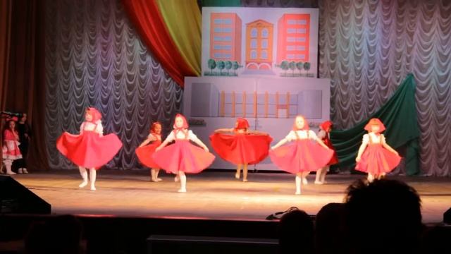 Матрёшки.старшая гр.детского сада №6 г.Волосово.2014 Муз.рук. Забирова. И. смотреть онлайн