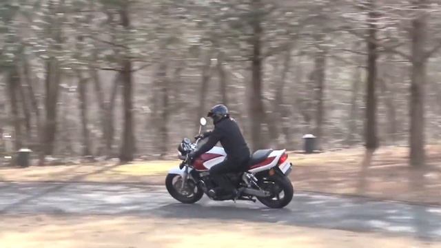 摩托车中的“街皇”，本田十三姨CB1300，难以企及的四缸情怀 смотреть онлайн