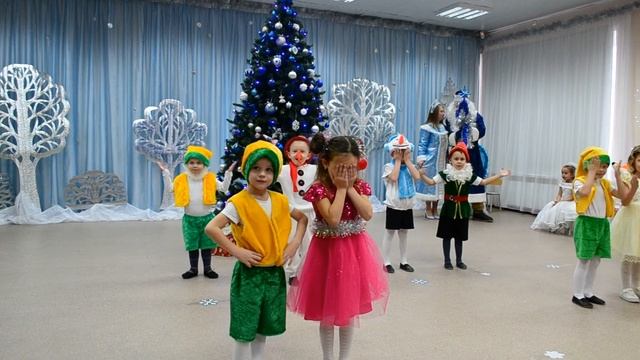 Новогоднее представление в средних группах смотреть онлайн