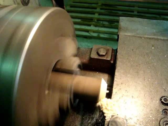 Укорачиваем лопату для автомобиля на токарном станке смотреть онлайн