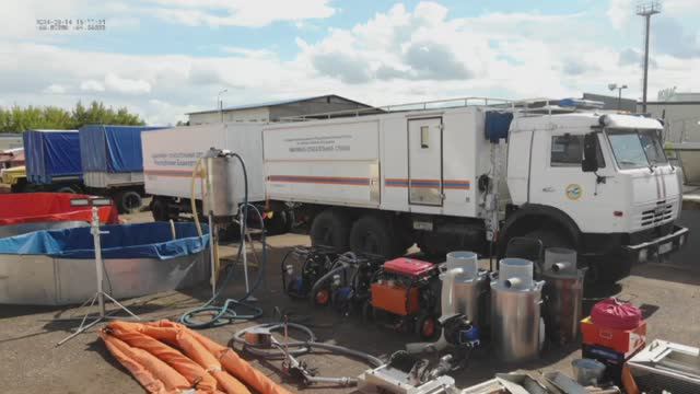 Спасатели Башкортостана получили новый комплекс для ликвидации аварийных разливов нефти (ЛАРН) смотреть онлайн