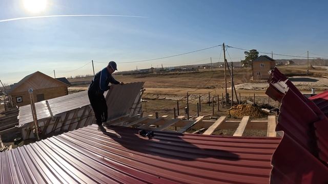 Монтаж крыши 4*8 профлист 0.5мм своими руками.#своимируками #строительство #якутия #гараж #стройка