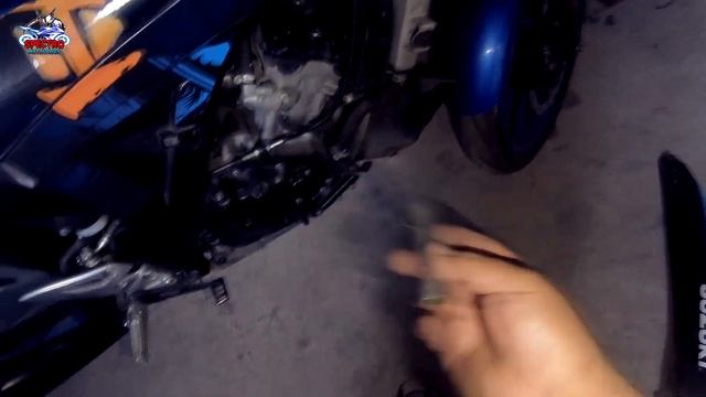 Cambio de bujia Suzuki GsxR o S 150cc смотреть онлайн
