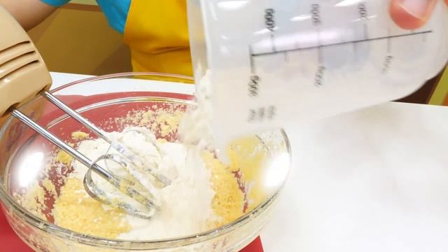 Энергия для БАМБЛБИ! Вафельные Трубочки от Фёдора! Роботы Трансформеры игры битвы. Видео шоу онлайн смотреть онлайн