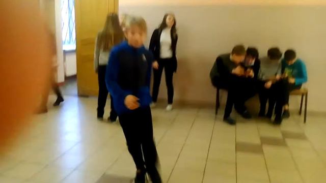 Эти девочки довалки школы 561э то те которые друг друга поднимают смотреть онлайн