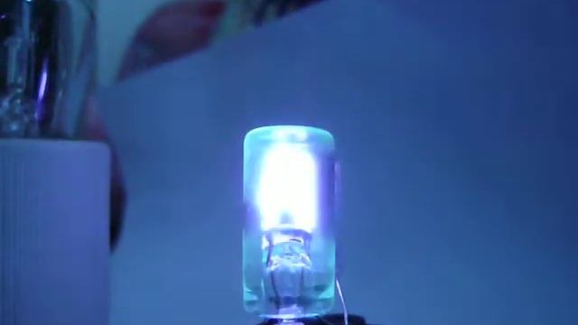 свечение стартера синим Philips S10 4-65W 220-240V c лампой накаливания 15Вт смотреть онлайн