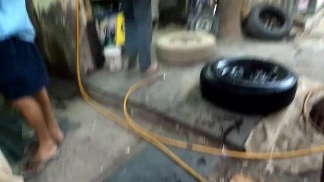 Mahindra Xylo Tyre Change and puncture check смотреть онлайн