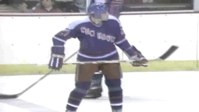 Viktor Nechaev scores the first Russian NHL goal ever for Kings (17 oct 1982) смотреть онлайн